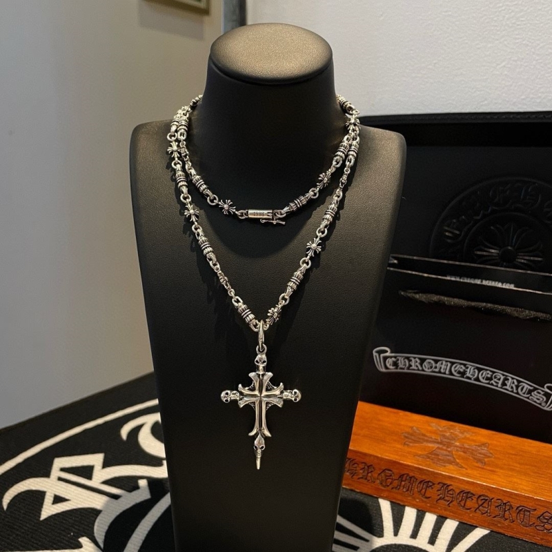 Ch*0me He**ts necklaces